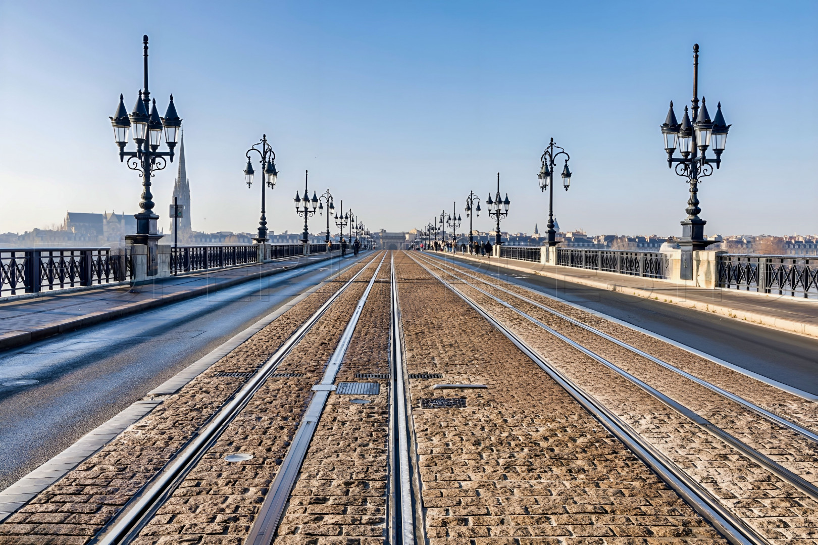 
                                                Vente
                                                 BORDEAUX CENTRE IMMEUBLE LUXUEUX 4 APPARTEMENTS