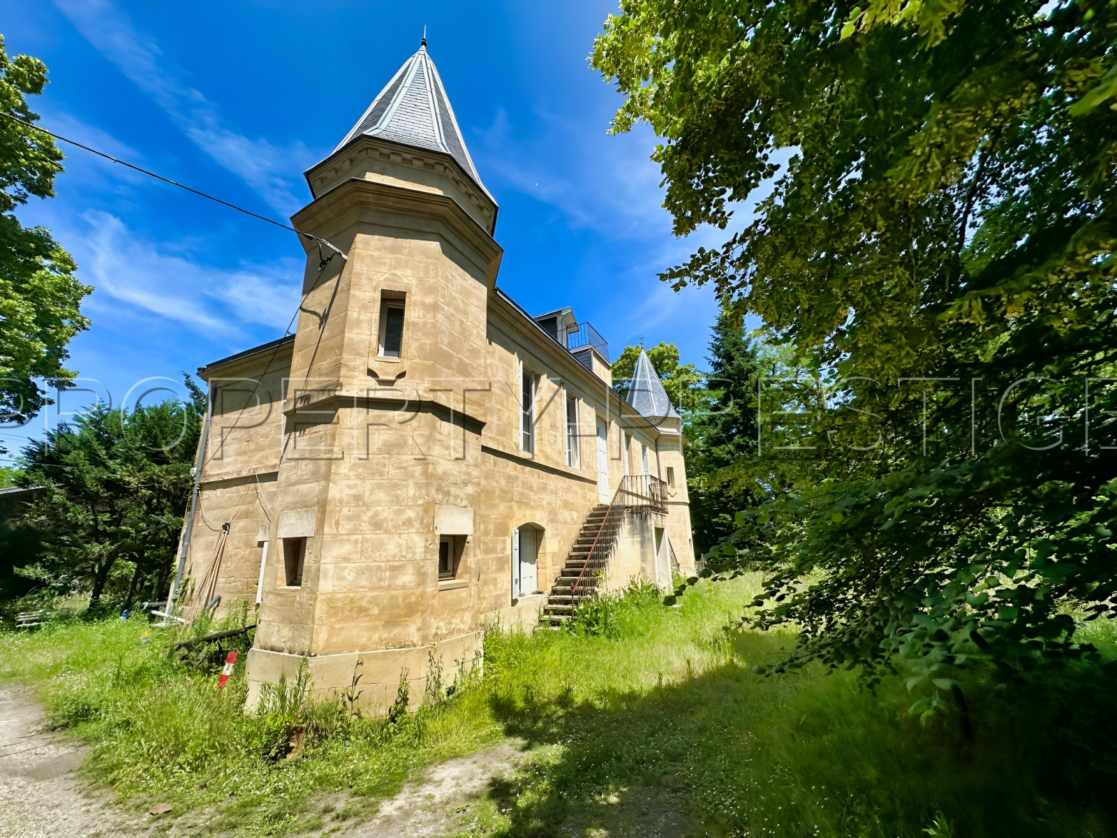 
                                                Vente
                                                 BORDEAUX MANOIR 320 M² 1,5 HA