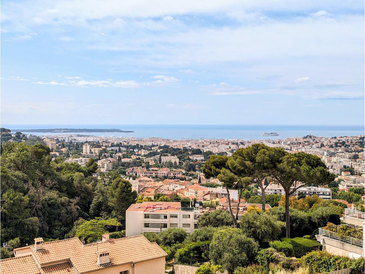 
                                                Vente
                                                 Cannes Appartement 4 5 pièces en dernier étage avec vue mer a vendre