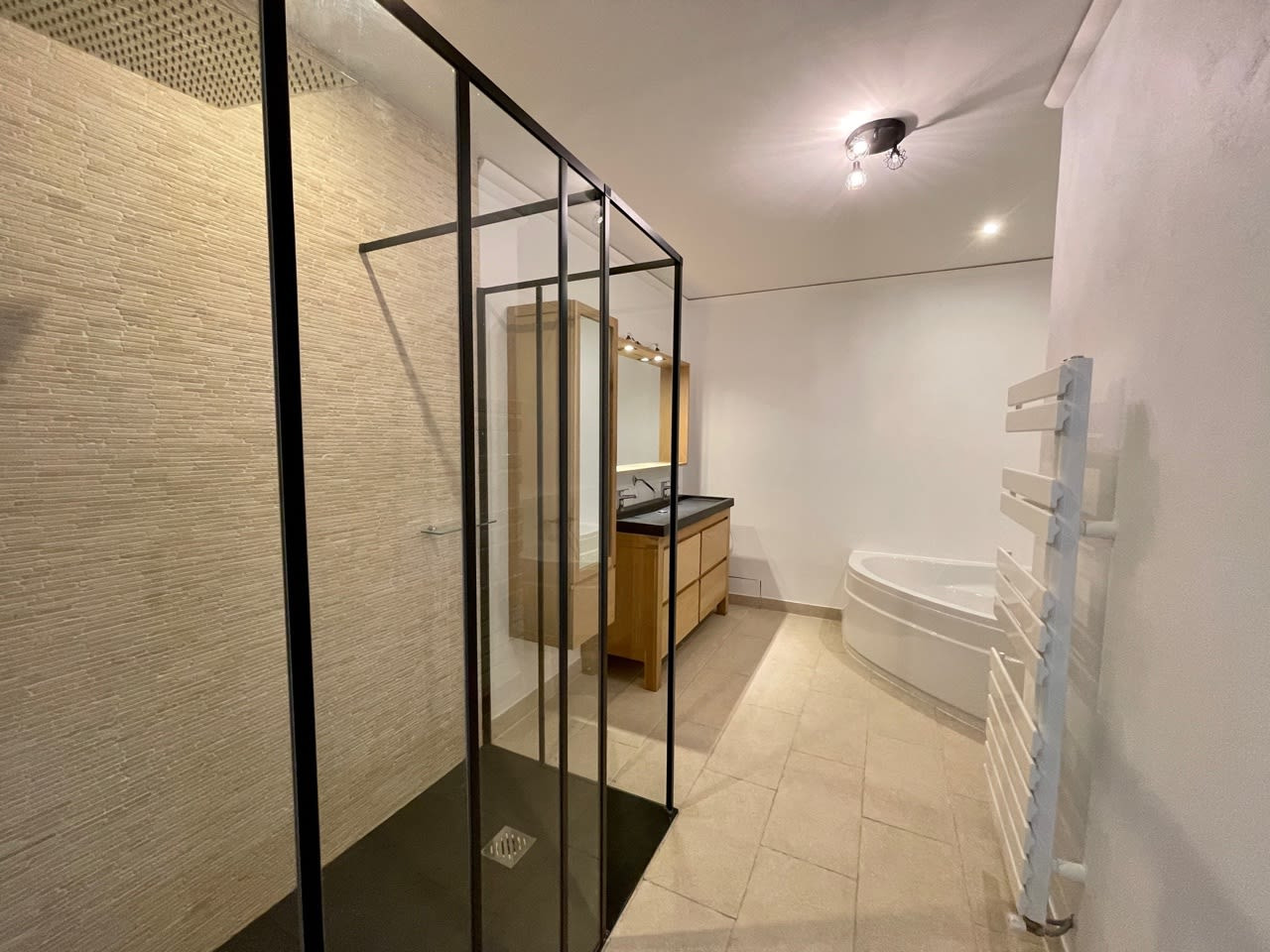 
                                                Colocation
                                                 Chambre colocation avec salle d'eau privée