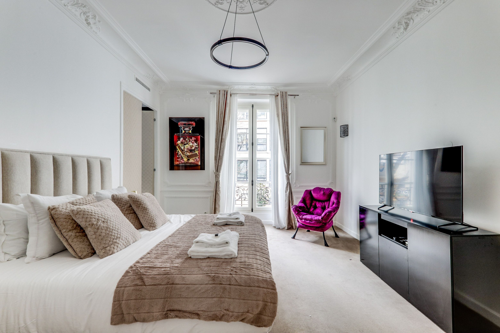 
                                                Location
                                                 Champs Elysées - Washington 4 Bedrooms (loyer tout inclus)