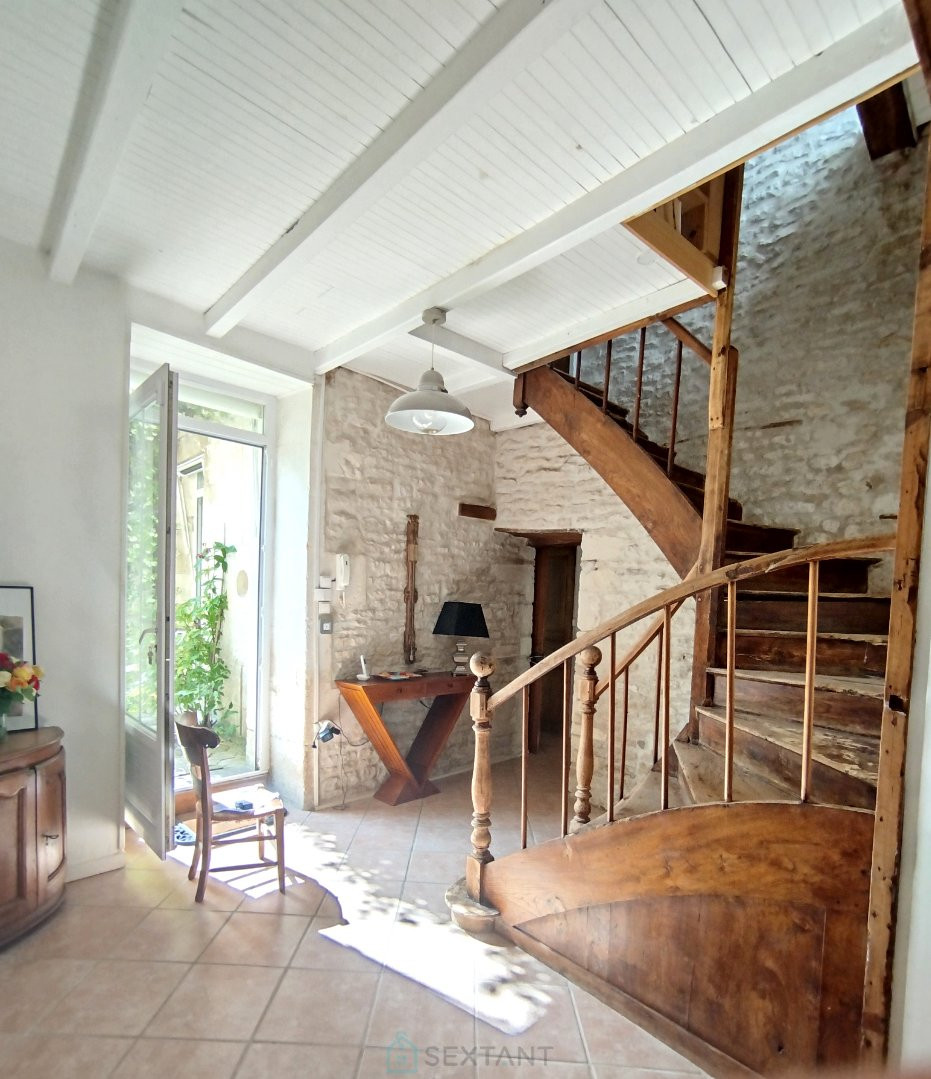 
                                                Vente
                                                 CHARENTAISE 284M² - 6 CHAMBRES - PISCINE - JARDIN - 2825M²