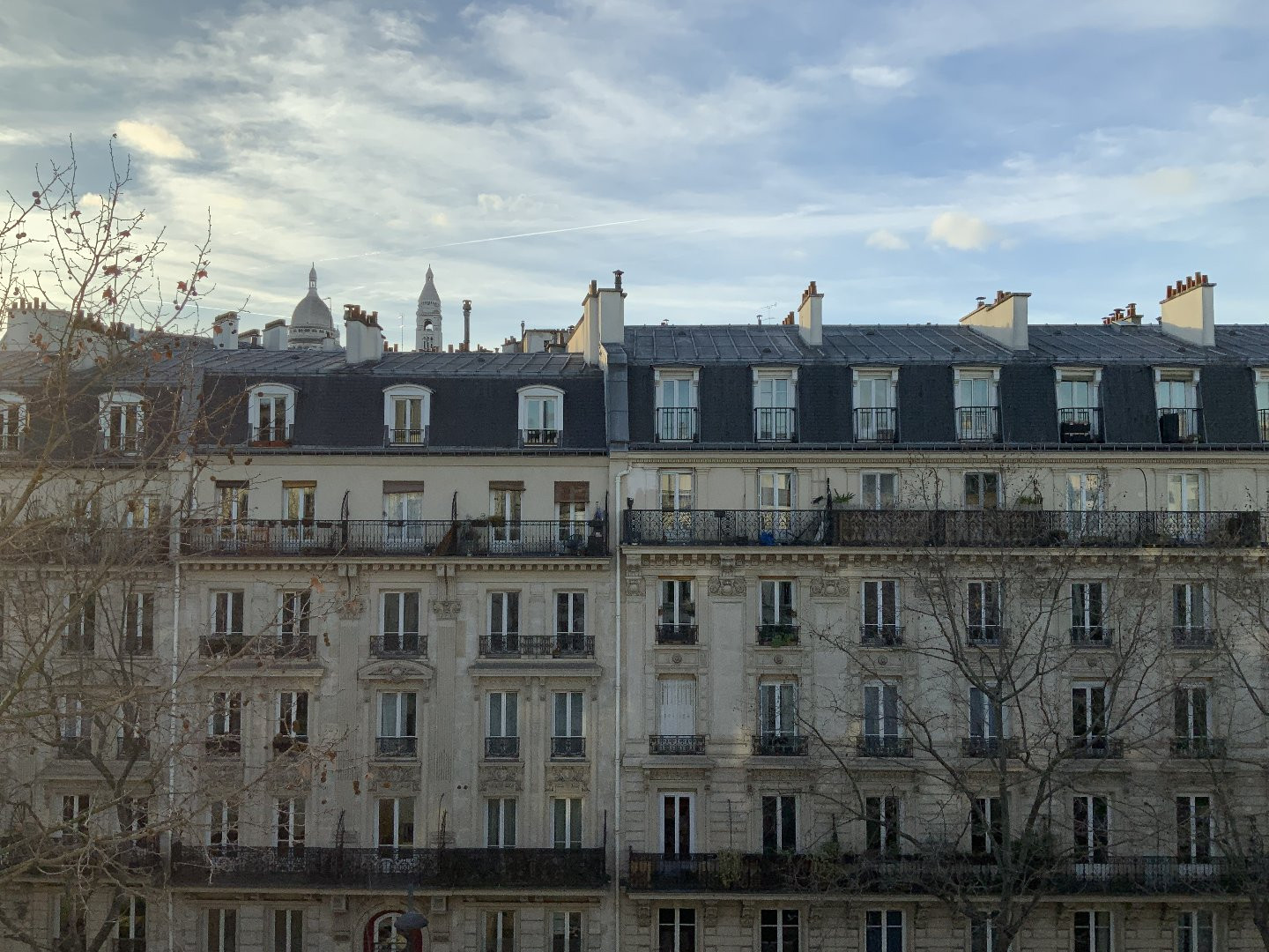 
                                                Vente
                                                 Charmant 3 pièces plein soleil et sans aucune perte de place 