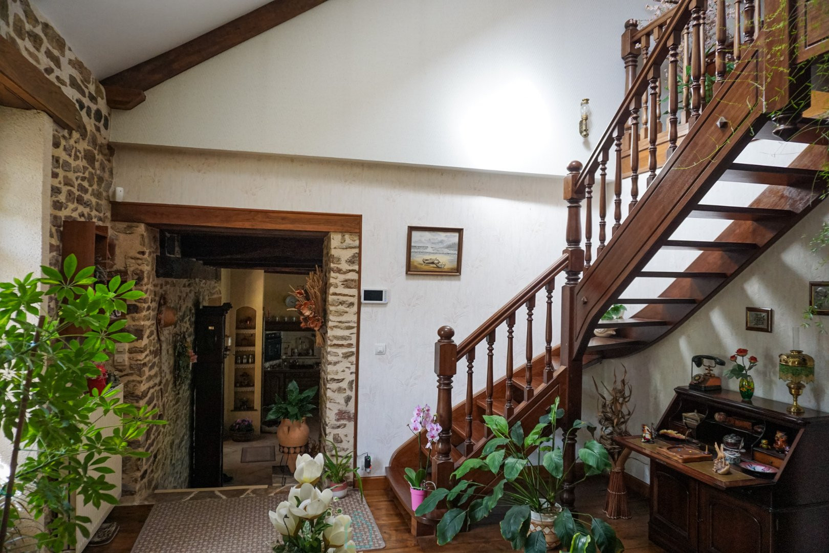 
                                                Vente
                                                 Charmant corps de ferme situé au coeur du paisible et pittoresque paysage du Périgord Vert. 