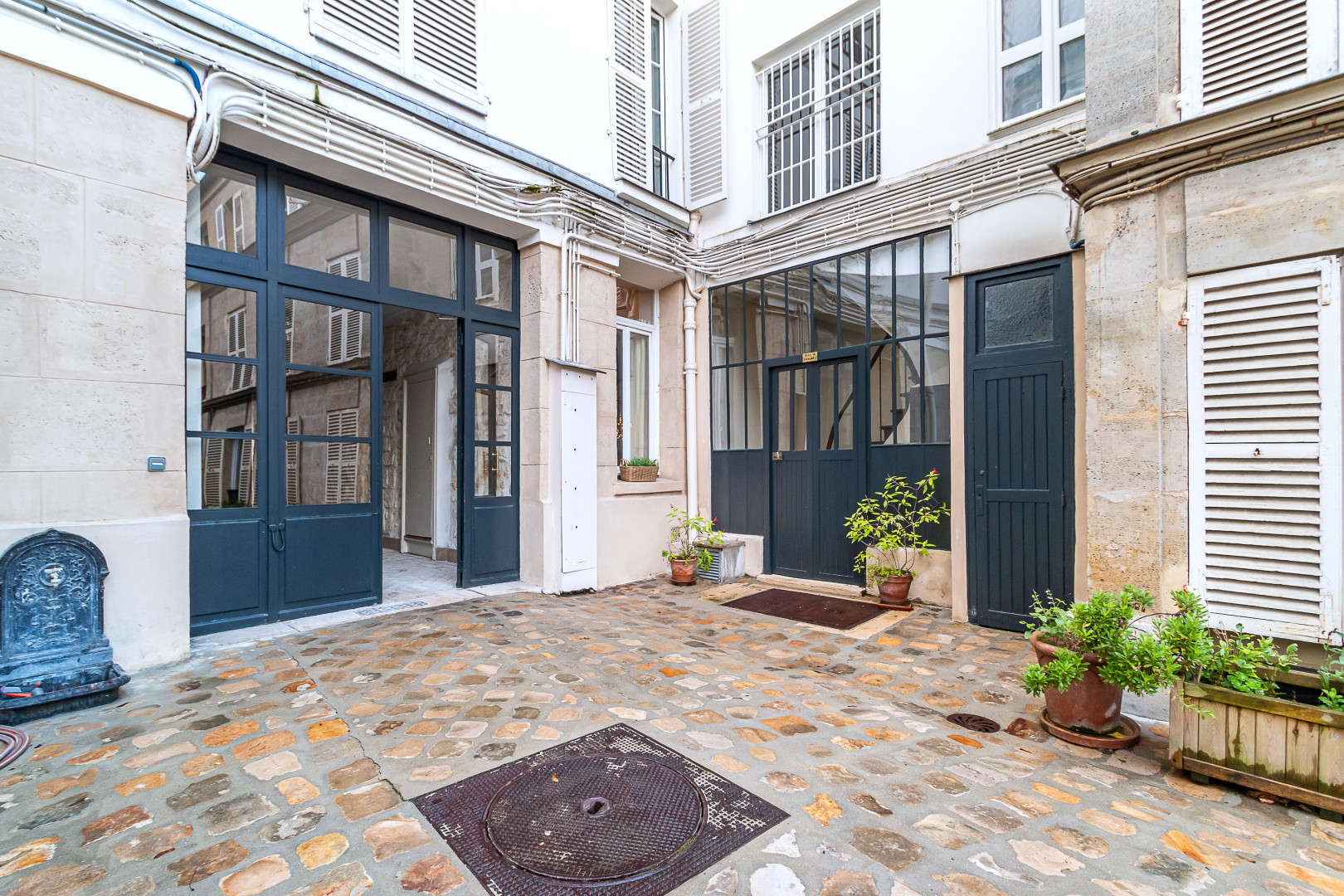 
                                                Vente
                                                 Charmant Grand Studio Eglise d'Auteuil