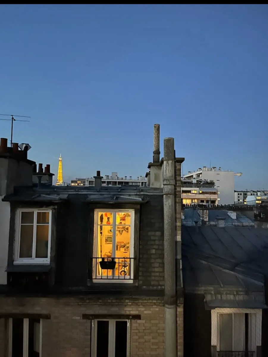 
                                                Location
                                                 Charmante chambre parisienne en plein coeur du 15ème arrondissement (loyer tout inclus)