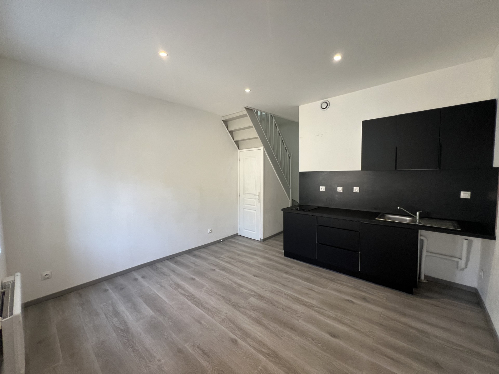 
                                                Location
                                                 Charmante Maison 2 pièces ST QUENTIN