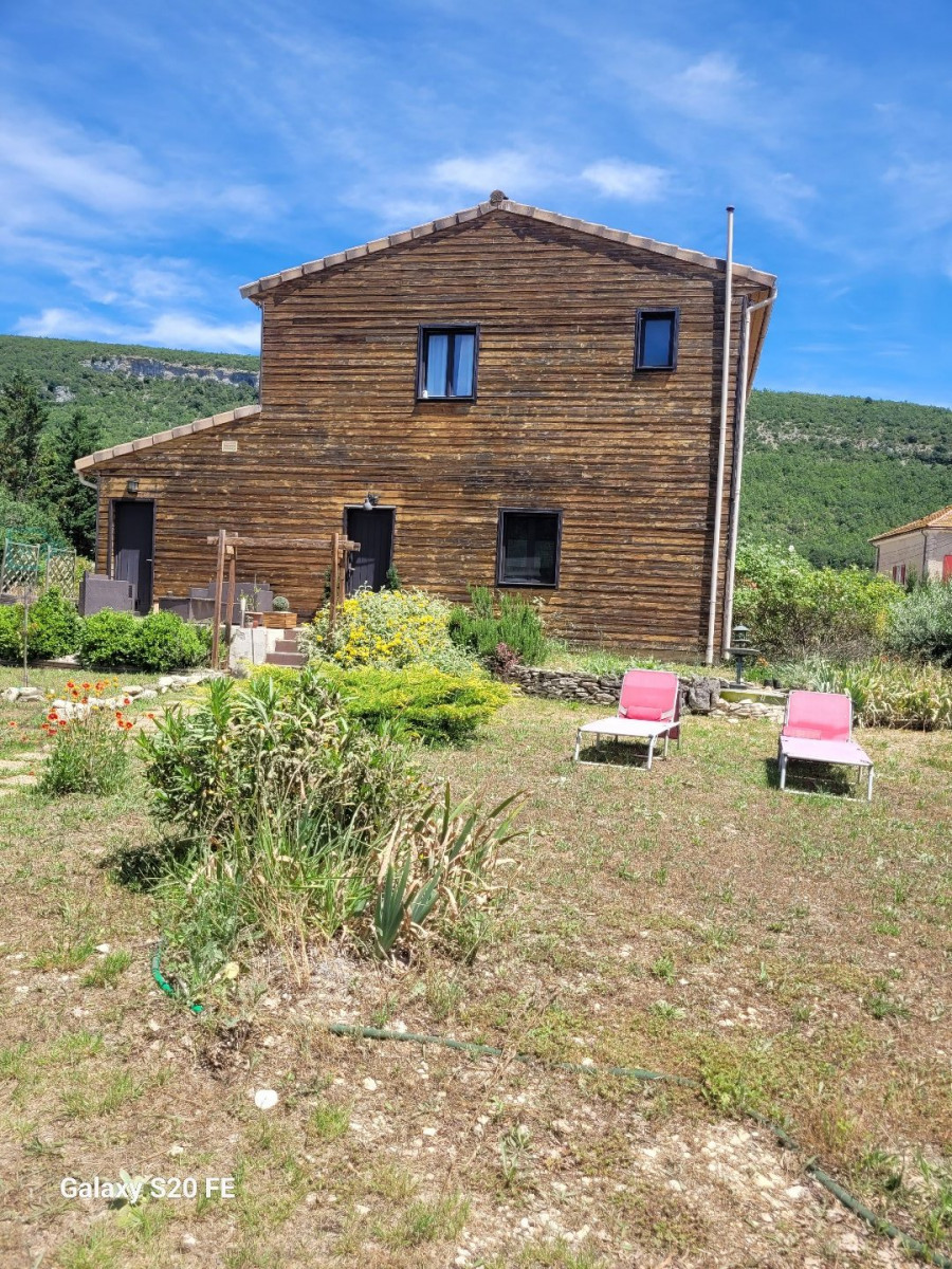 
                                                Vente
                                                 Charmante maison en ossature bois, avec piscine à quelques km de Banon