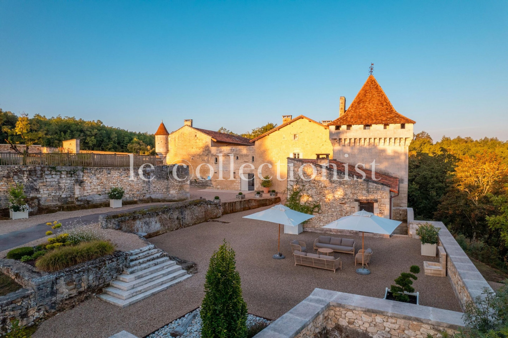 
                                                Location de vacances
                                                 Château de la Belle