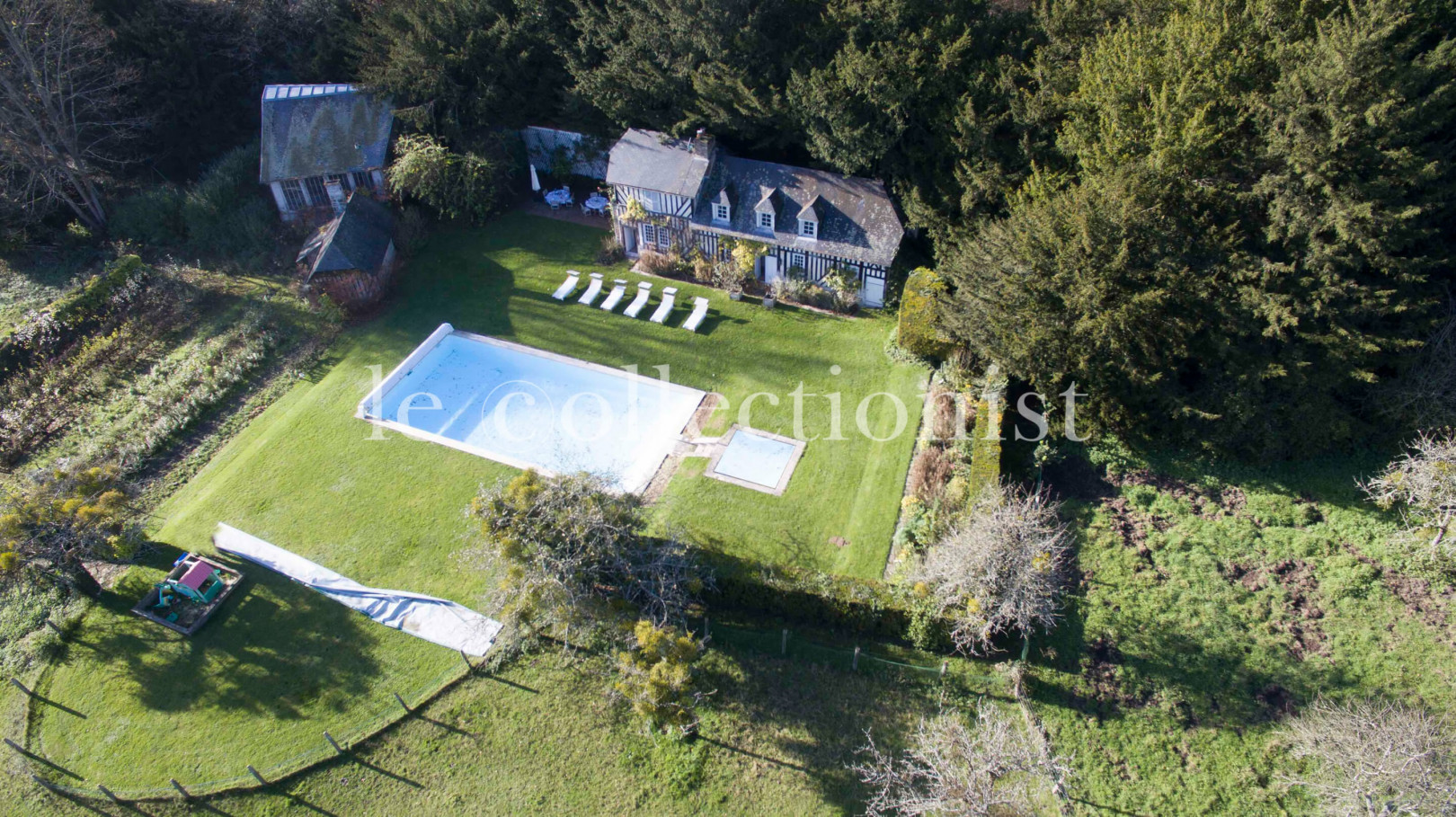 
                                                Location de vacances
                                                 Château d'Hébertot