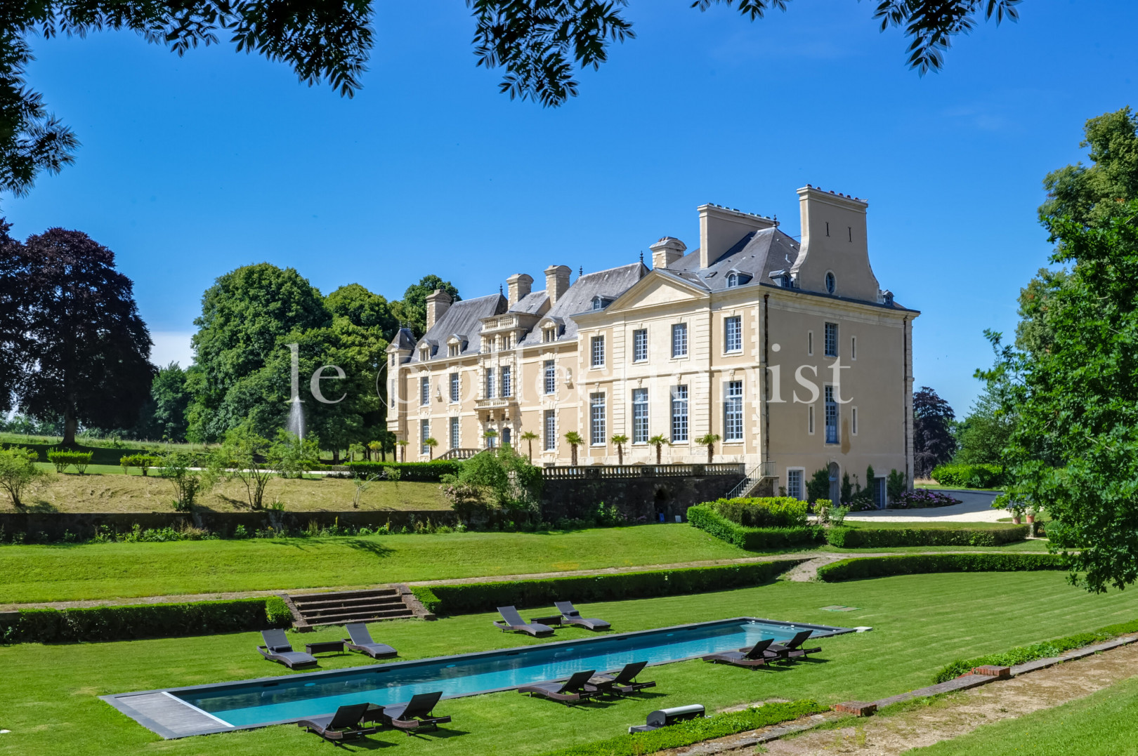 
                                                Location de vacances
                                                 Château Mansart