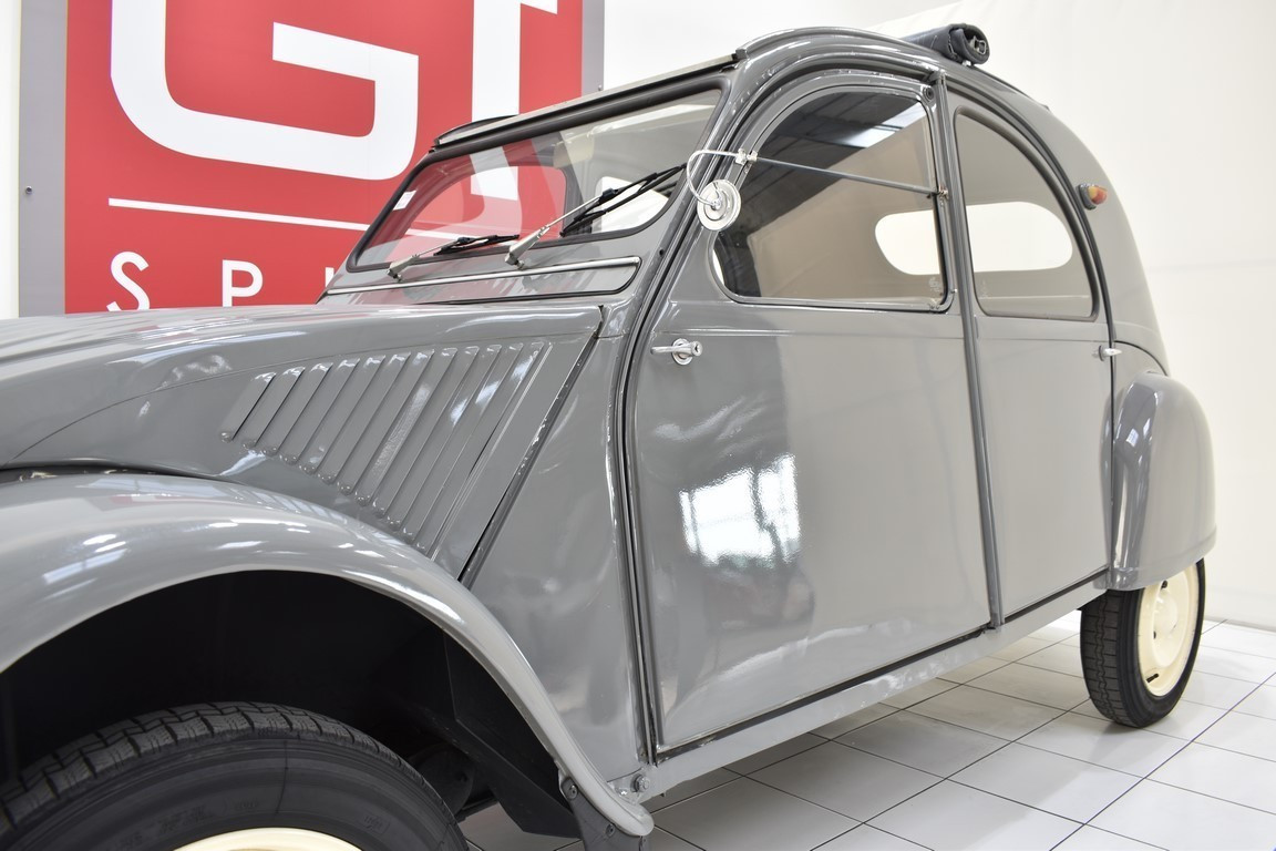 
                                                Voiture
                                                 CITROEN 2 CV AZ