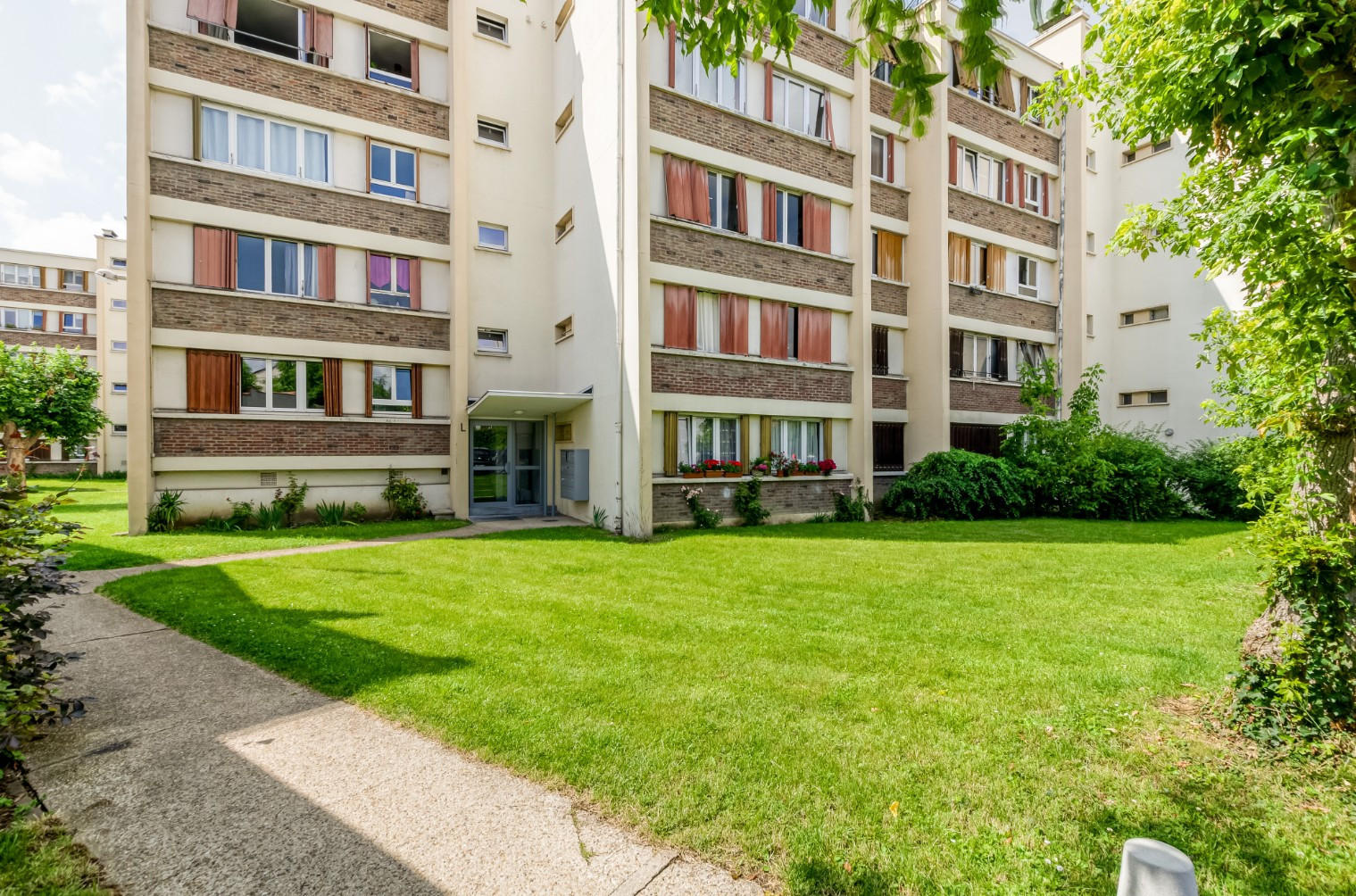 
                                                Colocation
                                                 Colocation 100% féminine, lumineuse et agréable