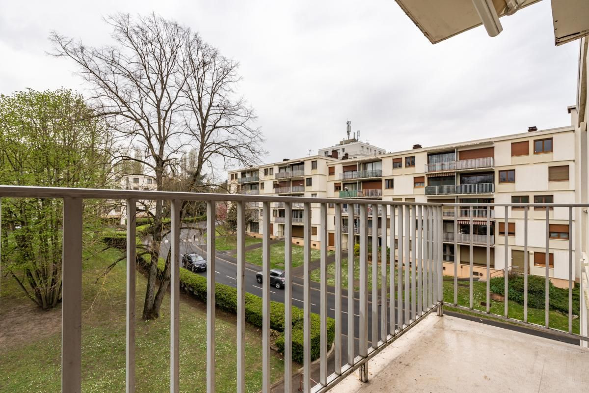 
                                                Colocation
                                                 Colocation 4 chambres rénovée et meublée avec balcon