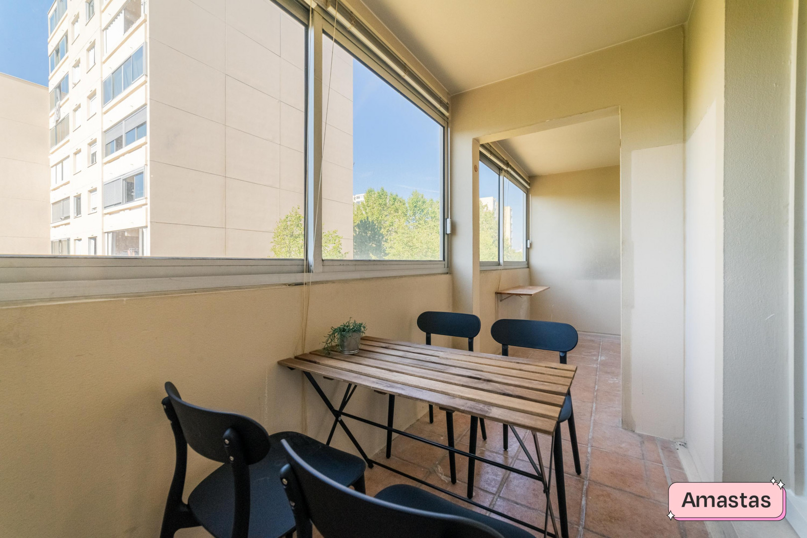 
                                                Colocation
                                                 Colocation de 3 chambres dans un appartement entièrement meublé et rénové avec balcon à Vaulx en Velin