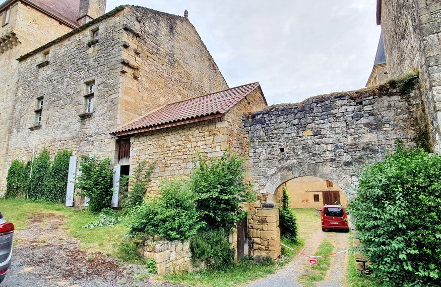 
                                                Vente
                                                 Corp de garde de chateau à 25 Km de Sarlat