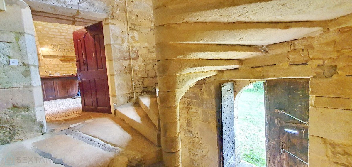 
                                                Vente
                                                 Corp de garde de chateau à 25 Km de Sarlat