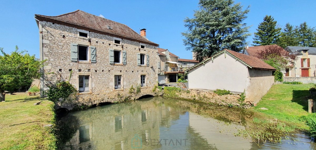 
                                                Vente
                                                 Dans le centre historique de Souillac moulin à eau de 1879