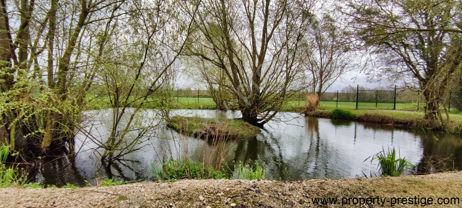 
                                                Vente
                                                 DIJON – MAISON DE MAITRE XIXème – 90 HA – ETANGS