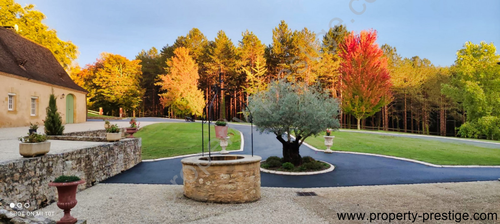 
                                                Vente
                                                 DORDOGNE MANOIR DU XVème 24 HA ETANG PUITS