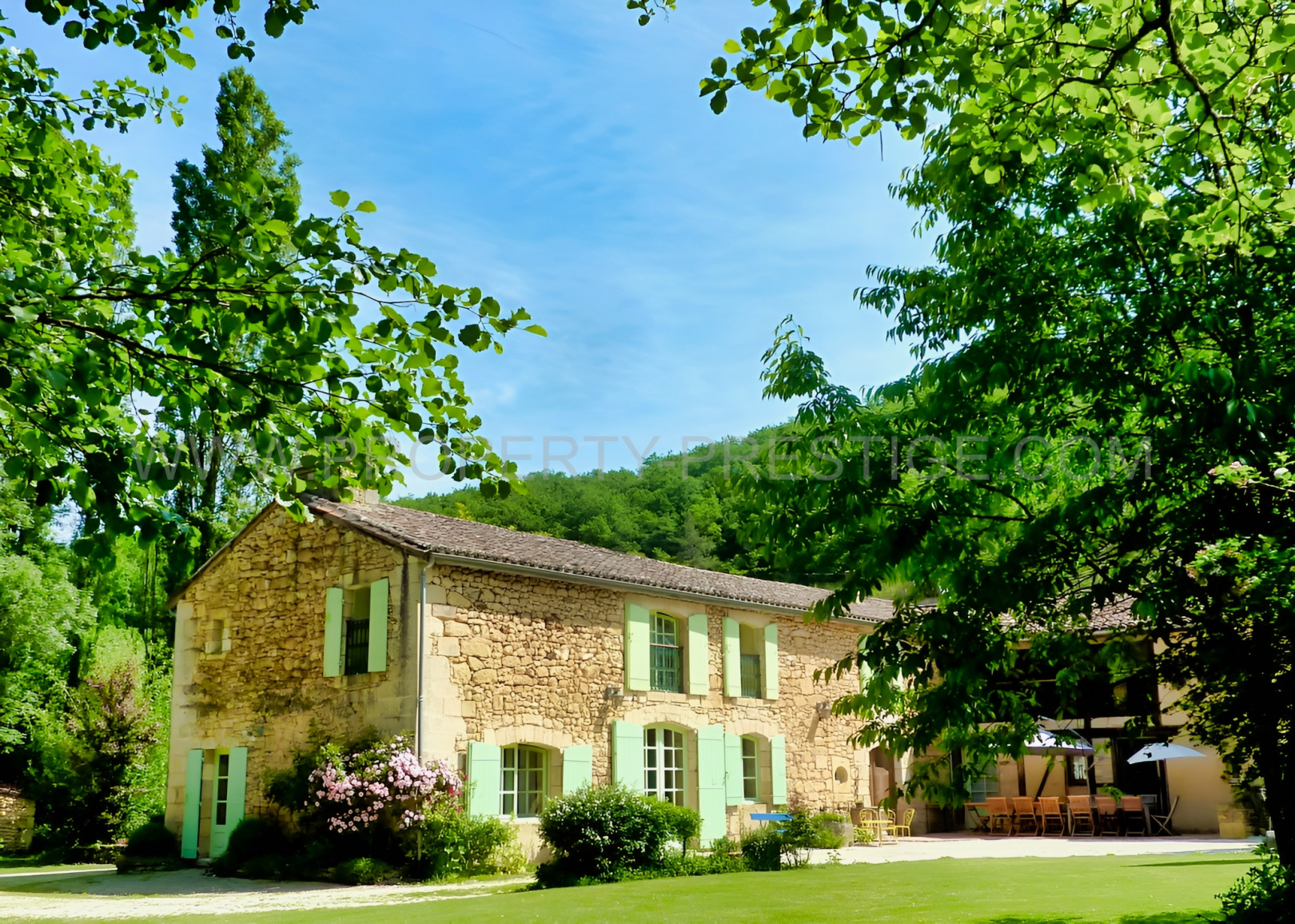 
                                                Vente
                                                 DORDOGNE MOULIN GITES RIVIERE