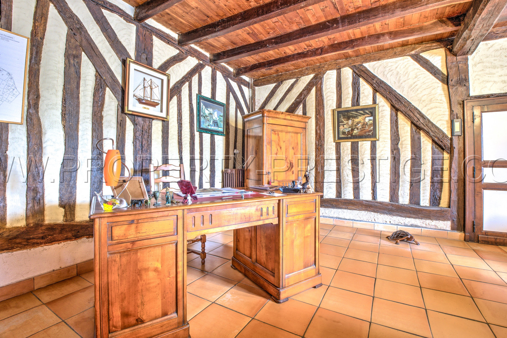 
                                                Vente
                                                 DORDOGNE PROPRIETE PERIGOURDINE 4 HA ETANG CHALETS