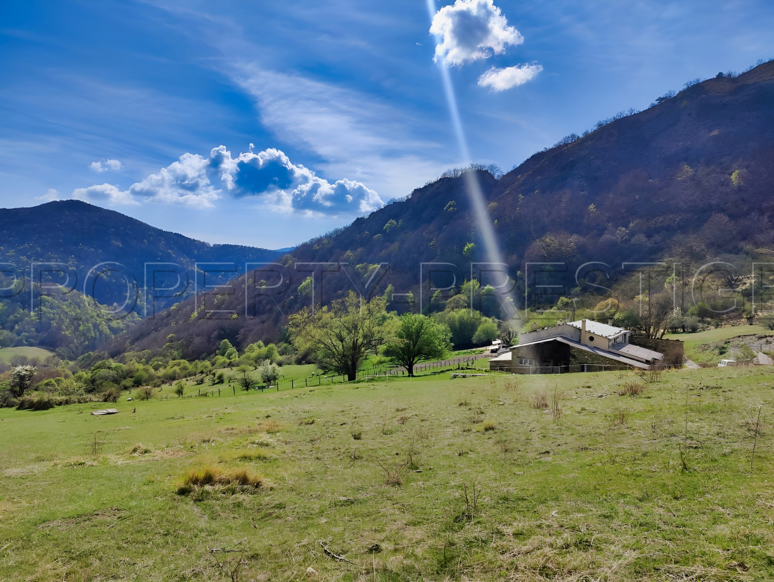 
                                                Vente
                                                 DROME PROVENCALE DOMAINE 28 HA PLEINE NATURE