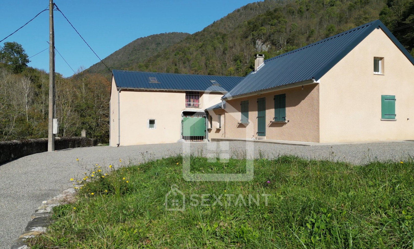 
                                                Vente
                                                 Ensemble de 2 Maisons mitoyennes en entrée de vallée Pyrénéenne