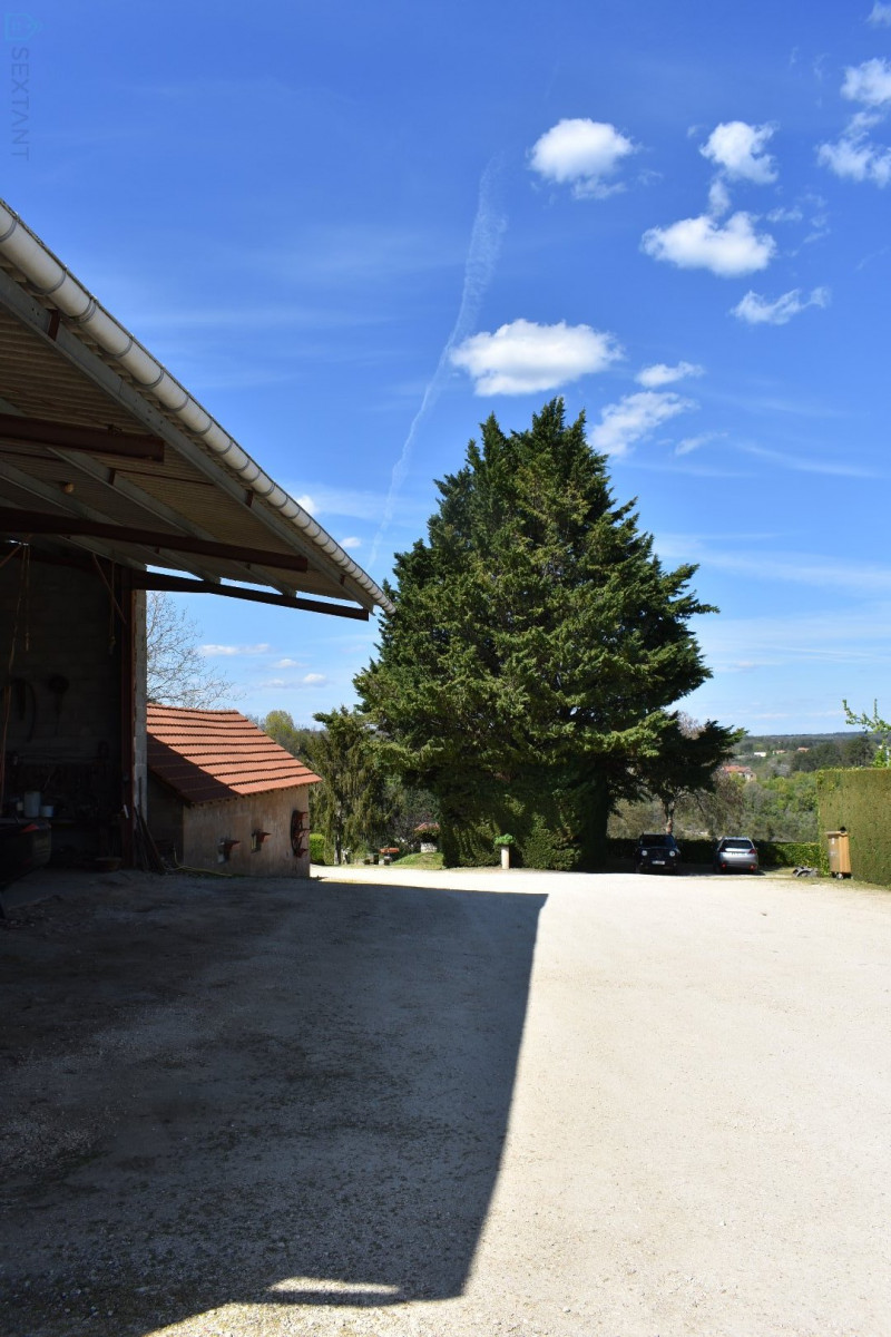 
                                                Vente
                                                 ENSEMBLE IMMOBILIER PERIGORD NOIR VUE EPOUSTOUFLANTE