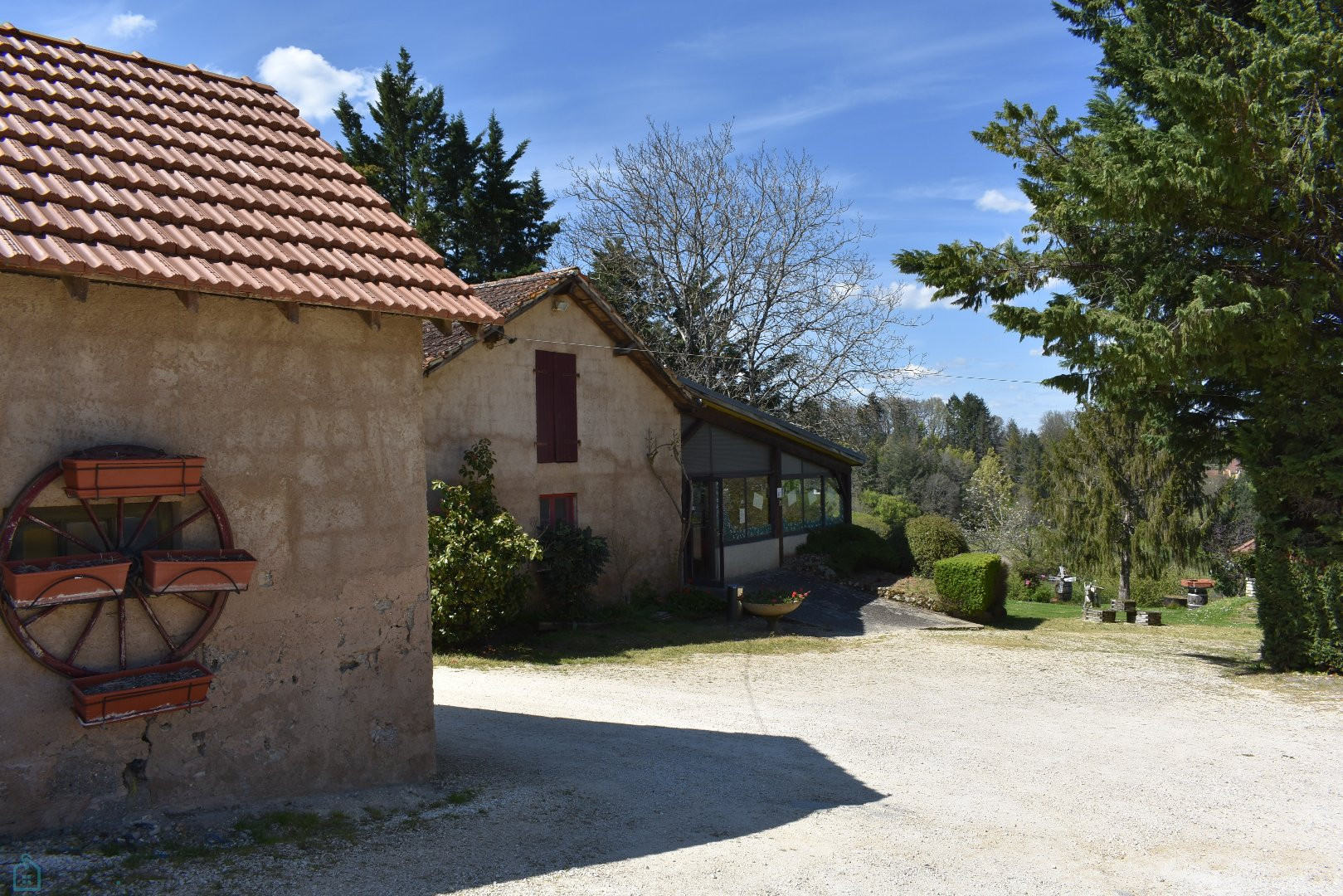 
                                                Vente
                                                 ENSEMBLE IMMOBILIER PERIGORD NOIR VUE EPOUSTOUFLANTE