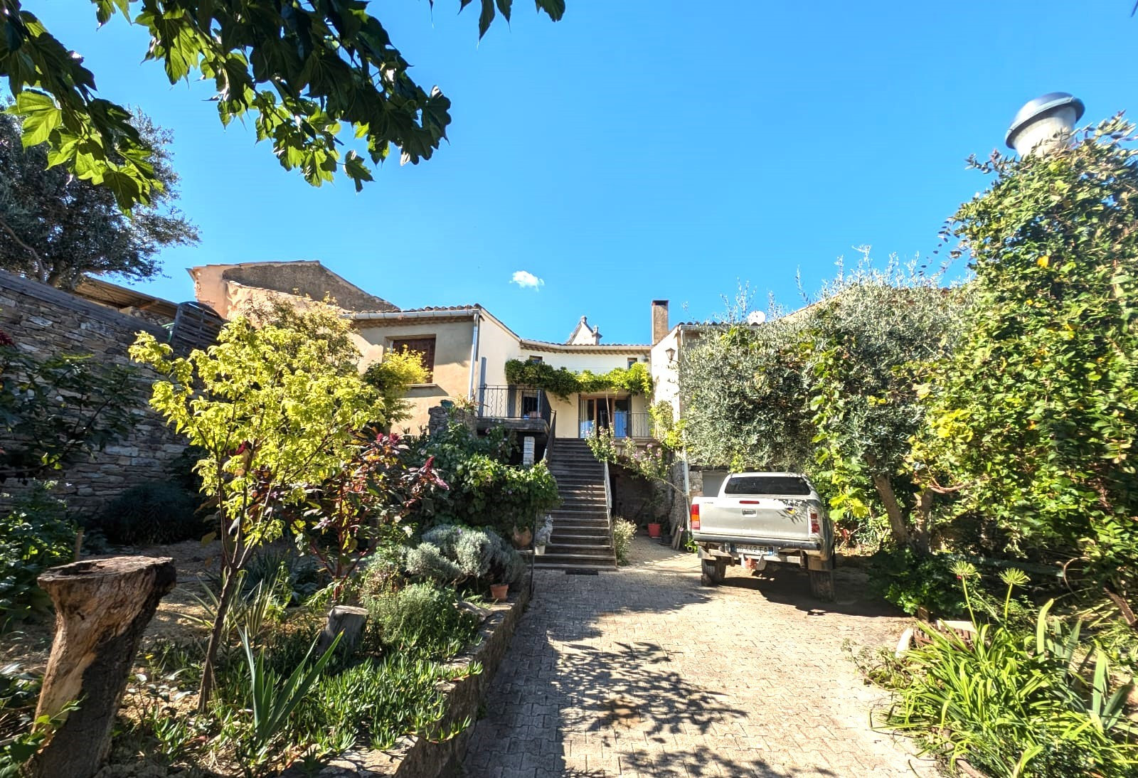 
                                                Vente
                                                 Entre Gard et Ardèche, maison avec jardin