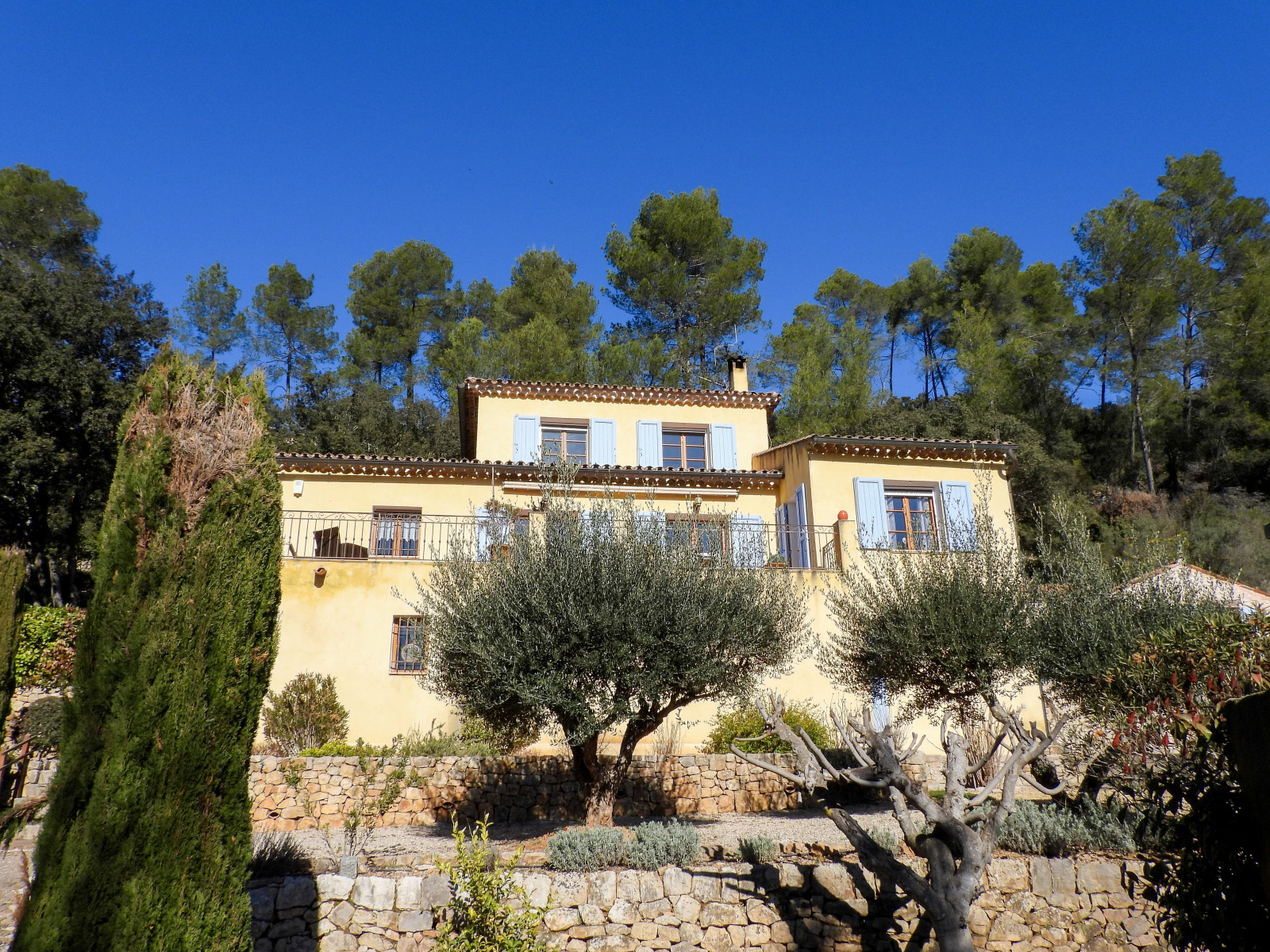 
                                                Vente
                                                 Entrecasteaux, villa avec piscine et dépendances