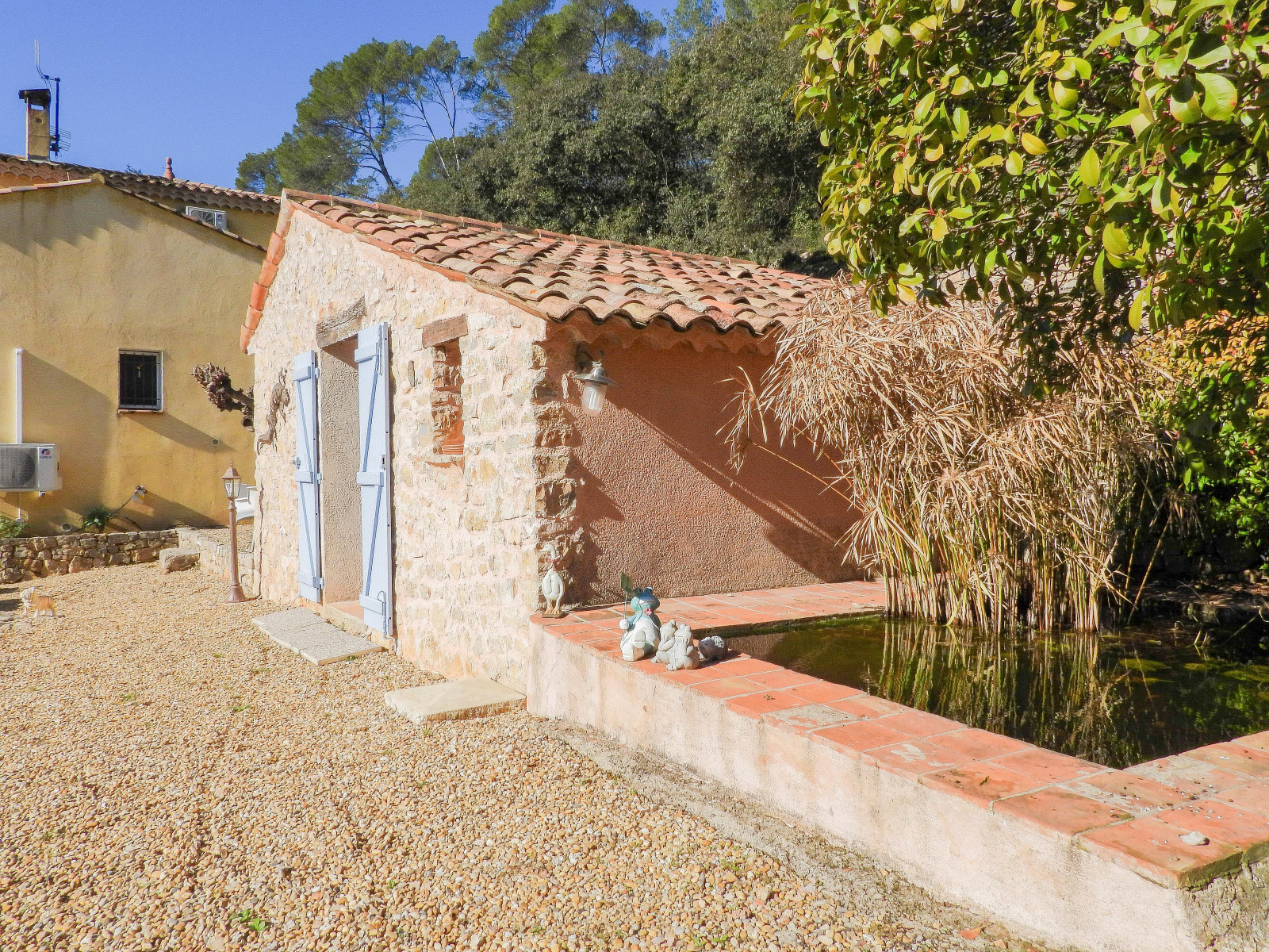 
                                                Vente
                                                 Entrecasteaux, villa avec piscine et dépendances