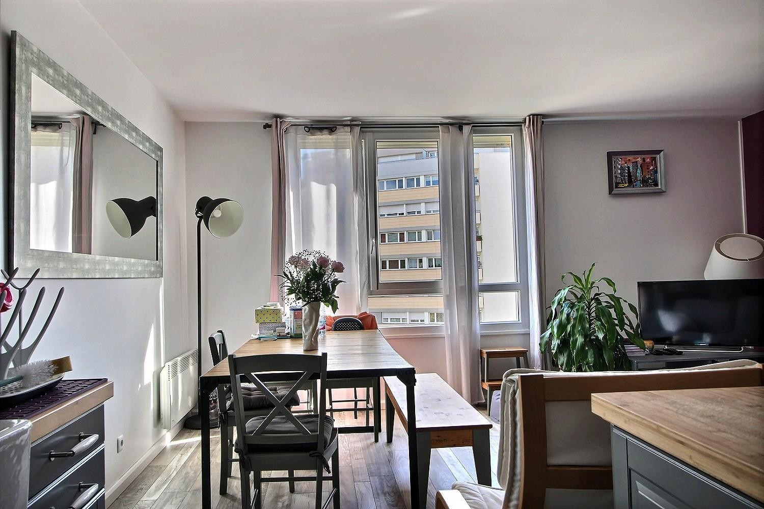 
                                                Vente
                                                 Exclusivité! 3P Centre-ville SEVRES