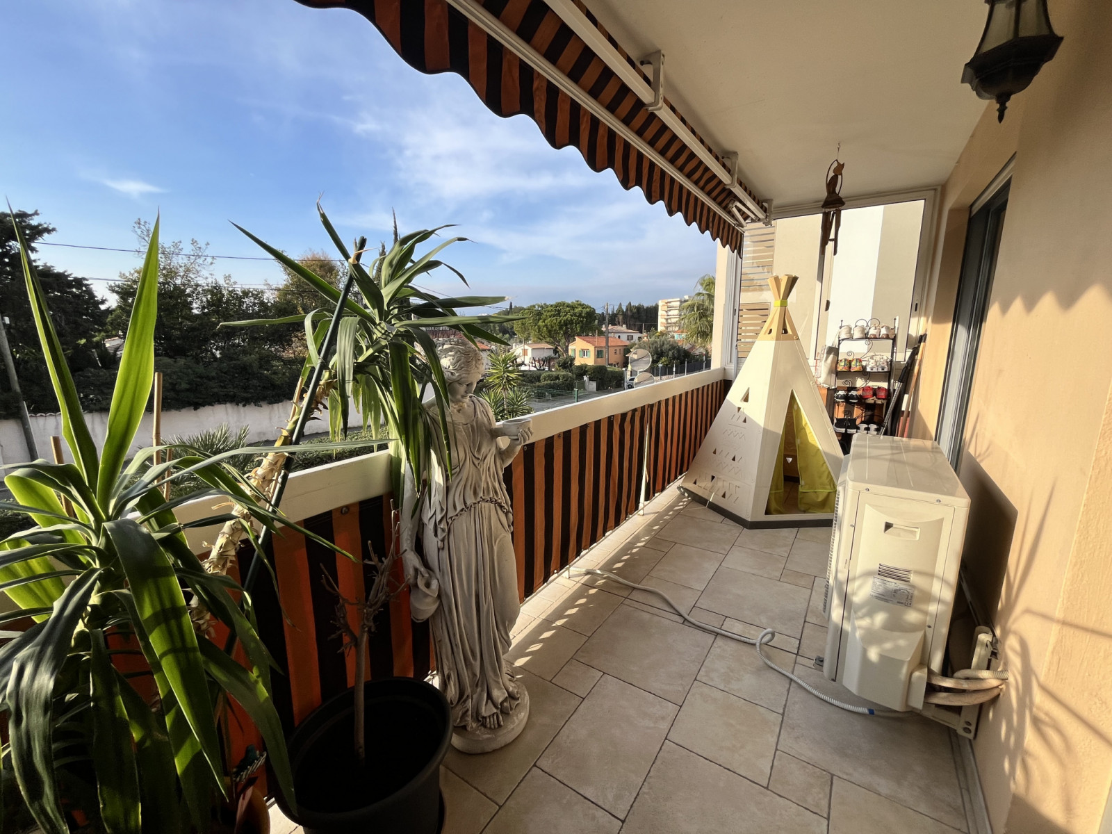 
                                                Vente
                                                 EXCLUSIVITE - A VENDRE- 4 PIÉCES - ANTIBES - QUARTIER ROI SO