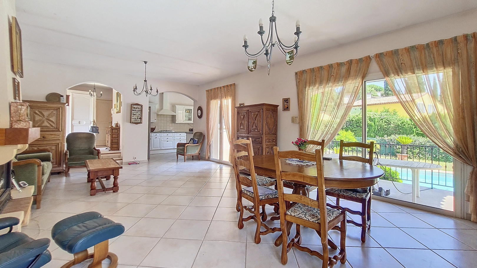 
                                                Vente
                                                 EXCLUSIVITE BIOT -  Vente VILLA 5 pièces  avec piscine  et doubl