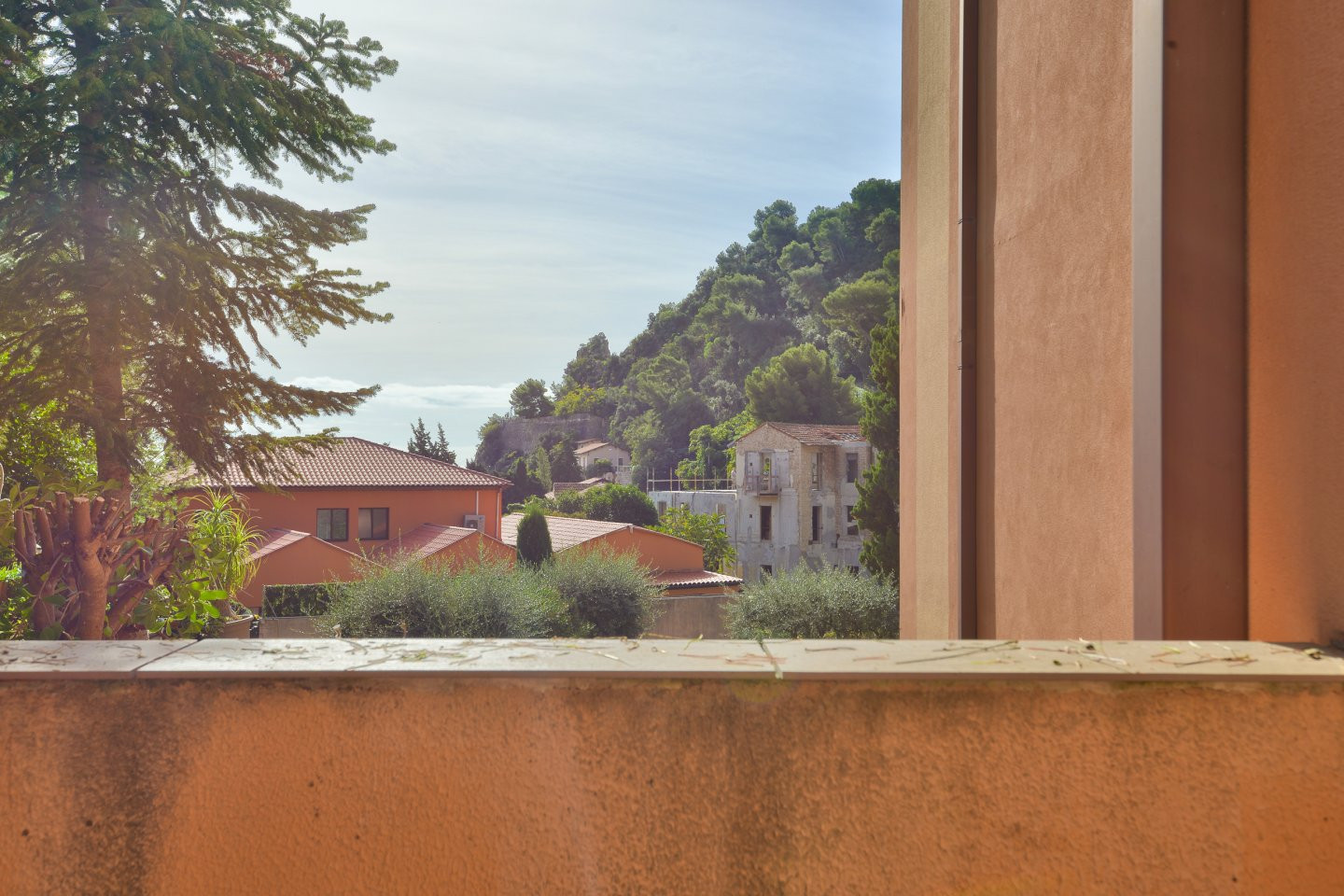 
                                                Vente
                                                 Eze - Appartement deux pièces au fort potentiel proche de la plage