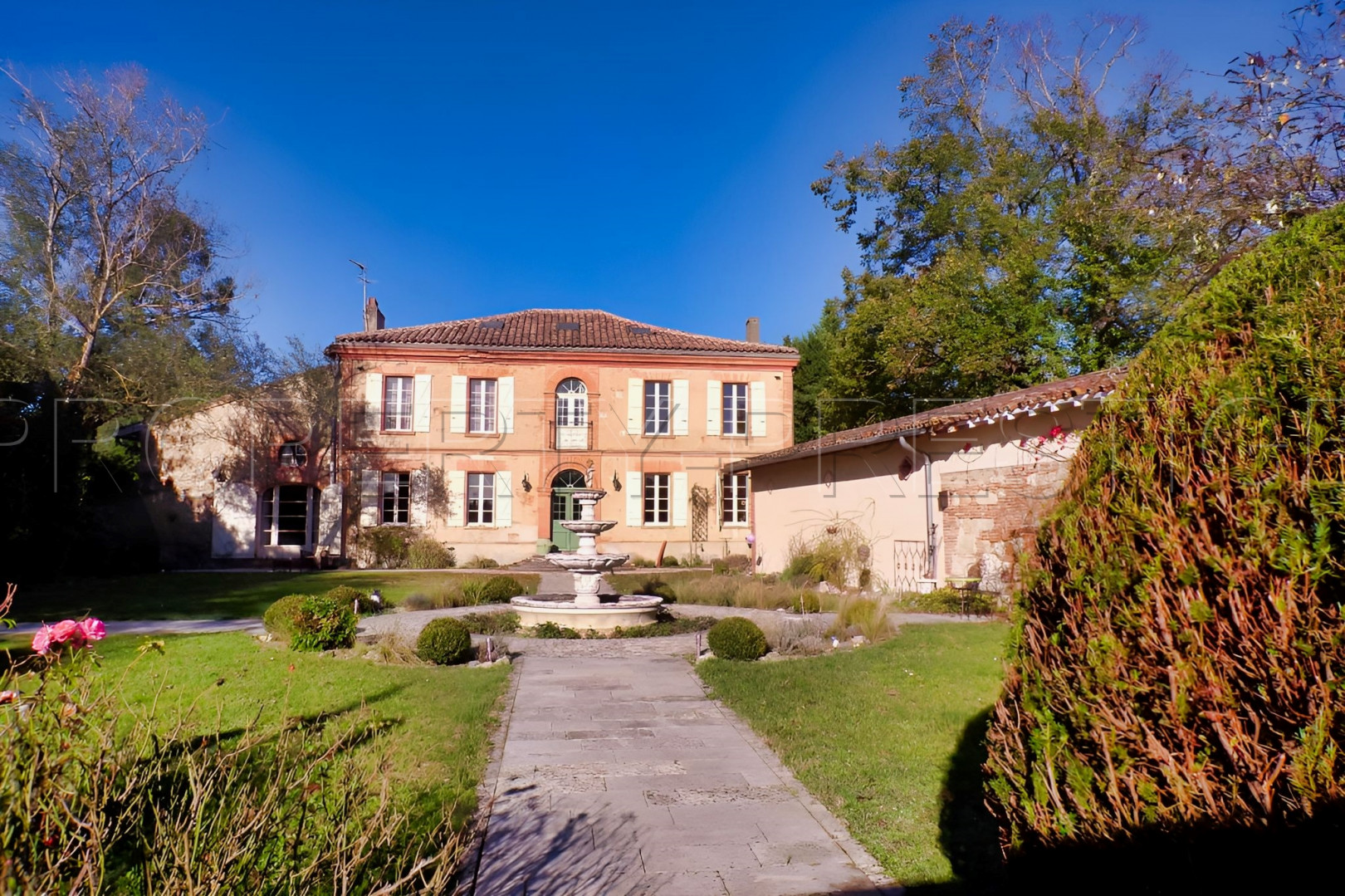 
                                                Vente
                                                 GERS MAISON DE MAITRE XIXéme 2,4 HA