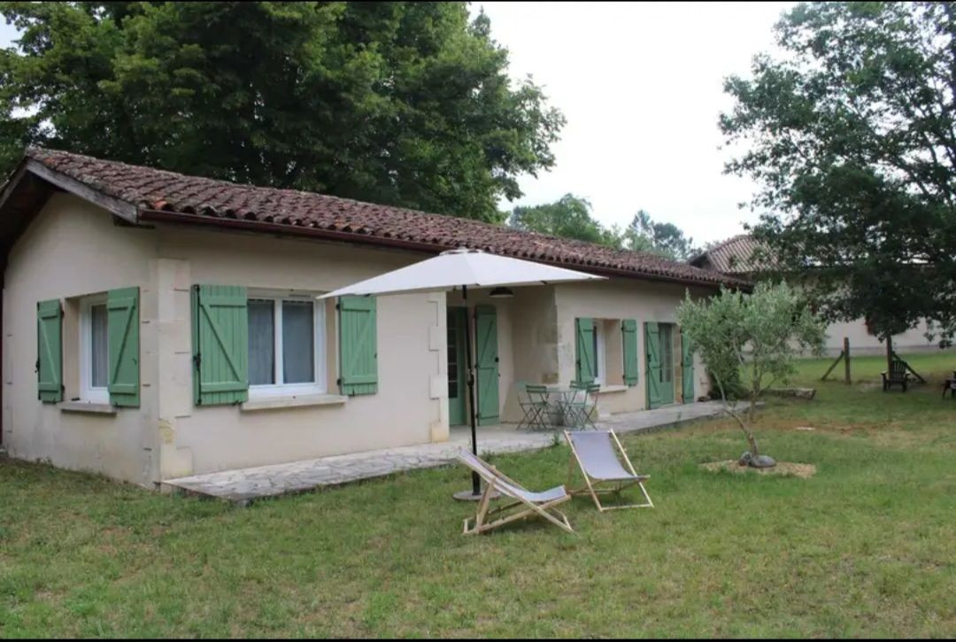 
                                                Location
                                                 Gîte meublée au cœur de la nature (loyer tout inclus)