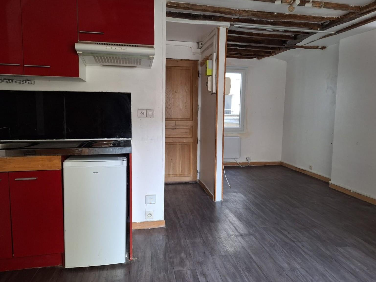 
                                                Vente
                                                 grand studio de 24 m² à 2 pas de la Porte St Denis