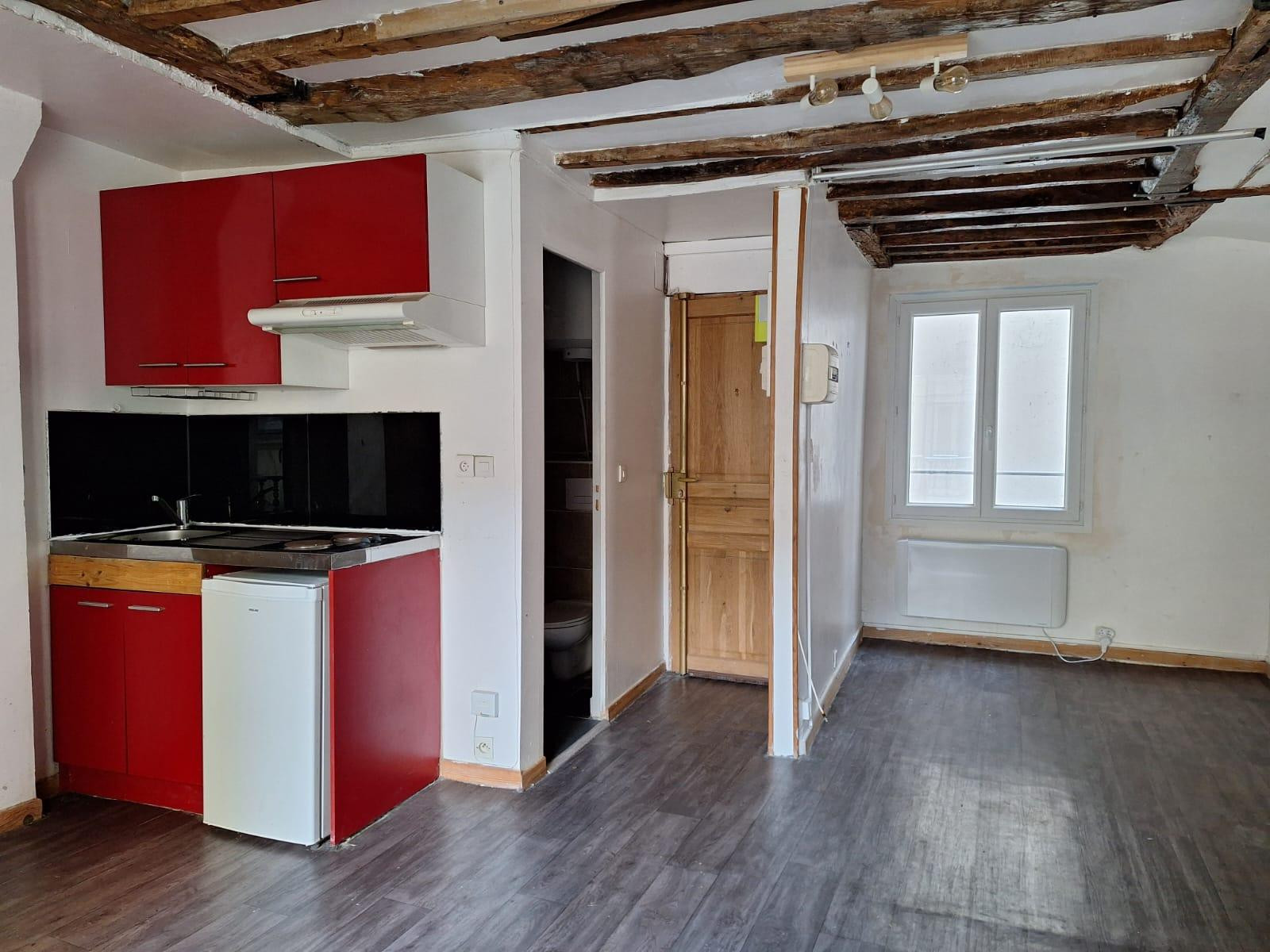 
                                                Vente
                                                 grand studio de 24 m² à 2 pas de la Porte St Denis