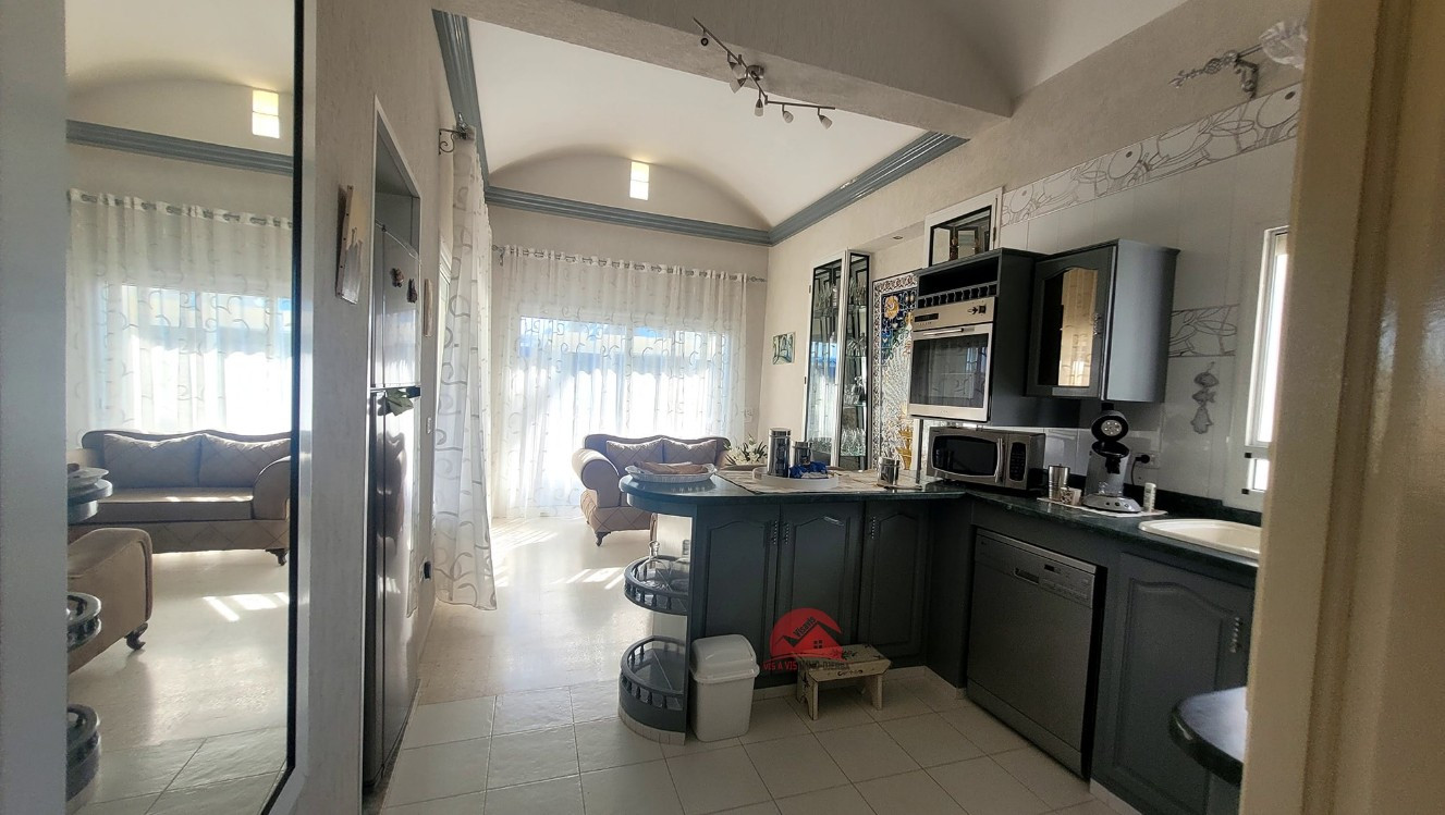 
                                                Vente
                                                 GRANDE MAISON EN ZONE TOURISTIQUE DJERBA