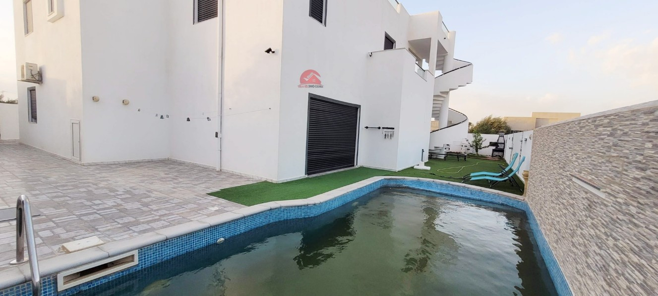 
                                                Vente
                                                 GRANDE VILLA AVEC PISCINE À  DJERBA ZU - RÉF V664