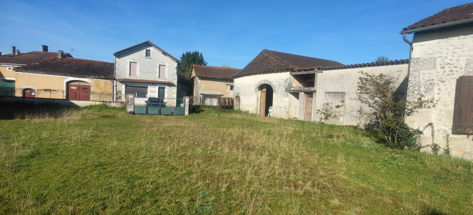 
                                                Vente
                                                 Grange maison terrain Dordogne