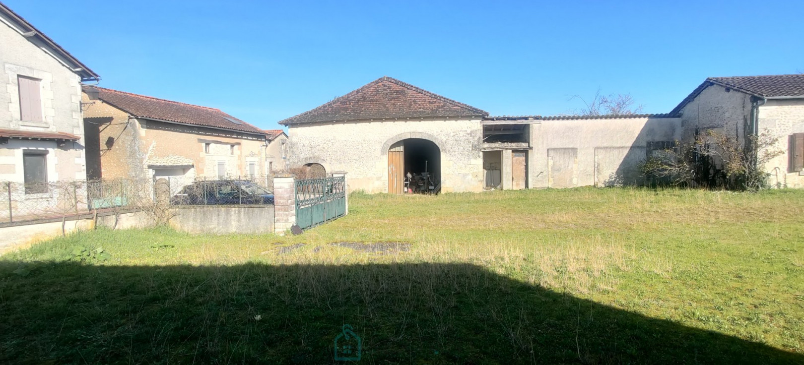 
                                                Vente
                                                 Grange maison terrain Dordogne