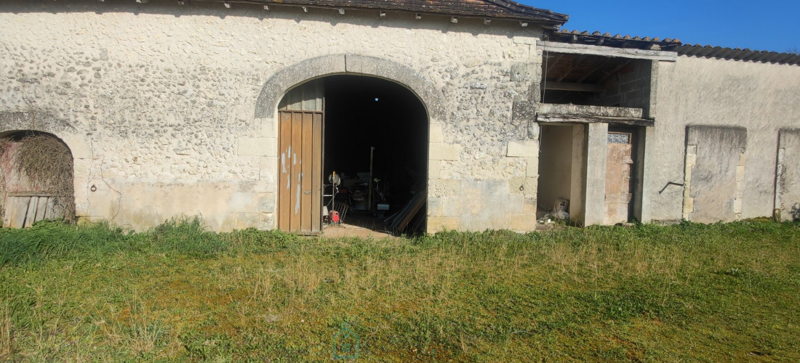 
                                                Vente
                                                 Grange maison terrain Dordogne