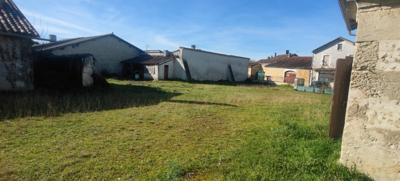 
                                                Vente
                                                 Grange maison terrain Dordogne