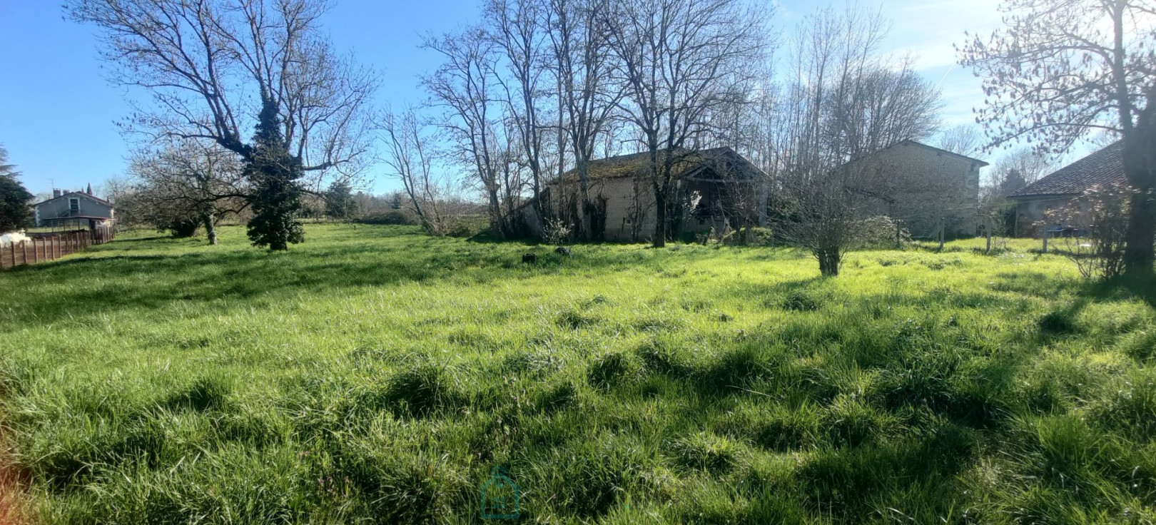 
                                                Vente
                                                 Grange maison terrain Dordogne