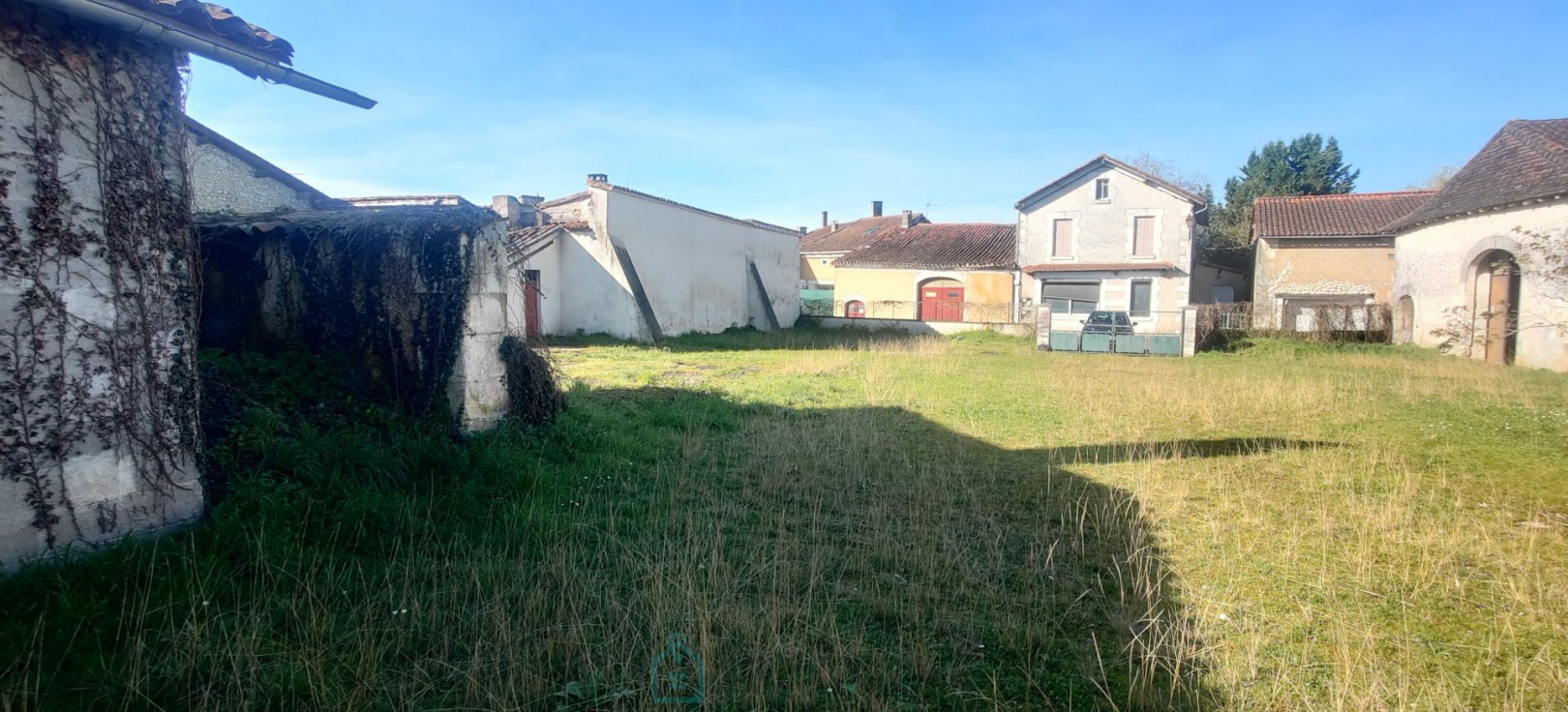 
                                                Vente
                                                 Grange maison terrain Dordogne