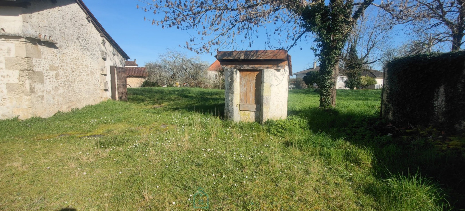 
                                                Vente
                                                 Grange maison terrain Dordogne